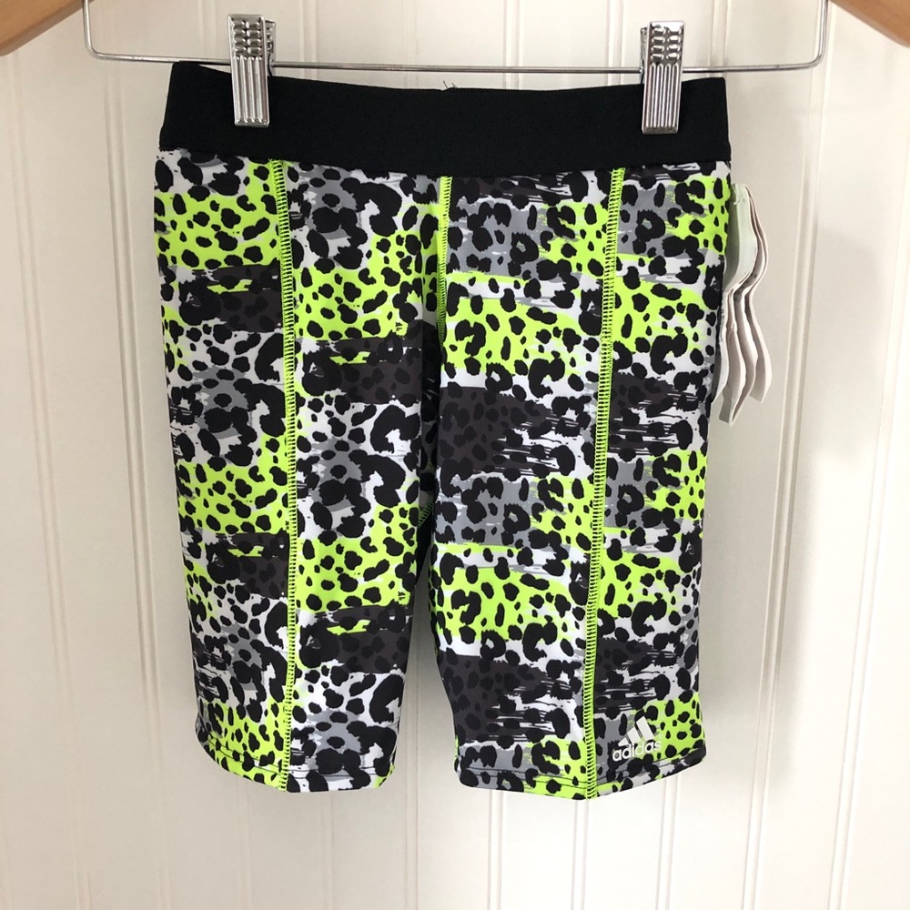 💚🖤NWT Girls Adidas Slider Shorts size medium